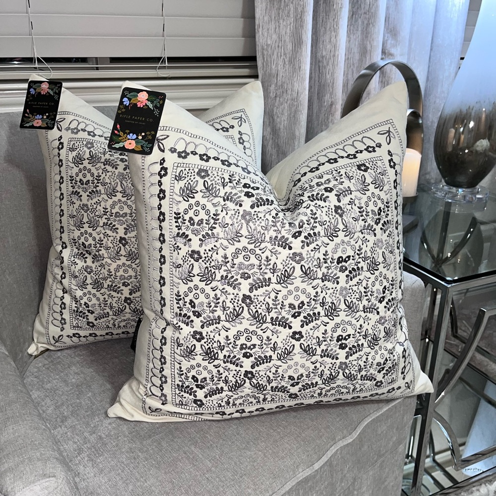 1-NWT RIFLE PAPER CO. BY LOLOI LINEN EMBROIDERED DECORATIVE PILLOW